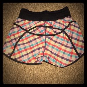 Lululemon Seawheeze tracker shorts sz 6