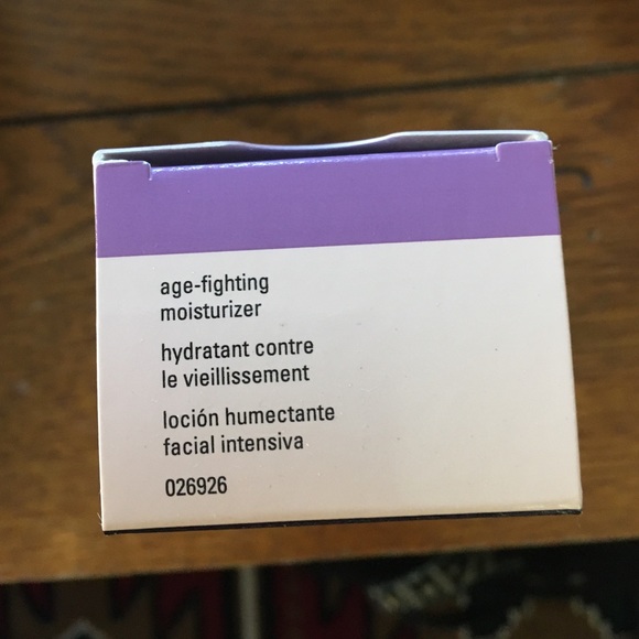TimeWise Age-Fighting Moisturizer Combo to Oily