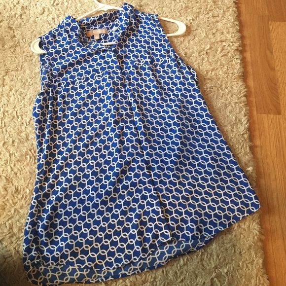 Blue and white banana republic top. 100% polyester