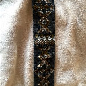 Beaded stretch "infinity" belt.