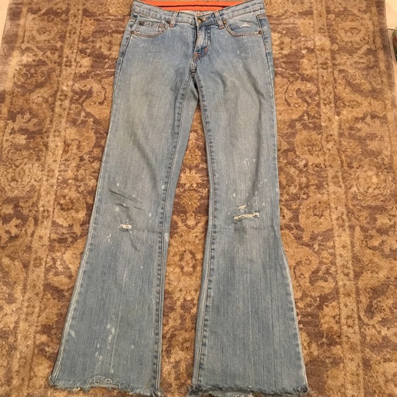DESTROYED DEMIN JEANS