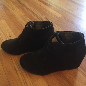 TOMS Black Suede Women's Desert Wedge