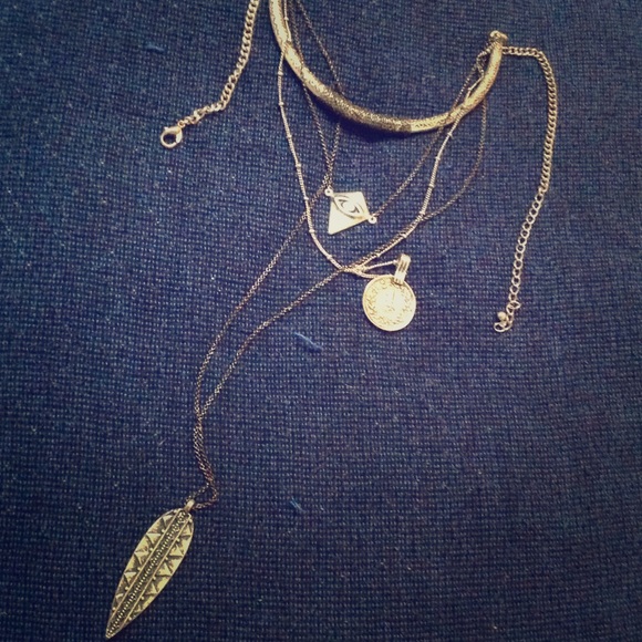 🌻}}free•people{{🌻zodiac necklace