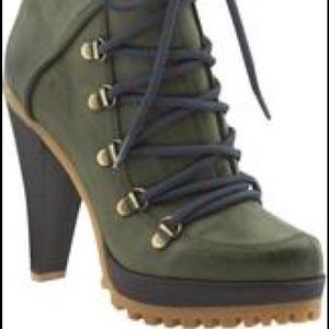 Green Burnish boots!!! Size 8