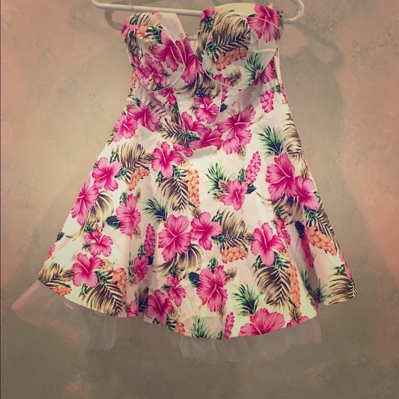 Hawaiian strapless dress