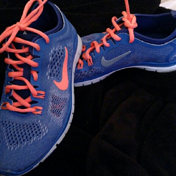 Blue & Coral Nike Free 5.0 Running Shoes Size 6