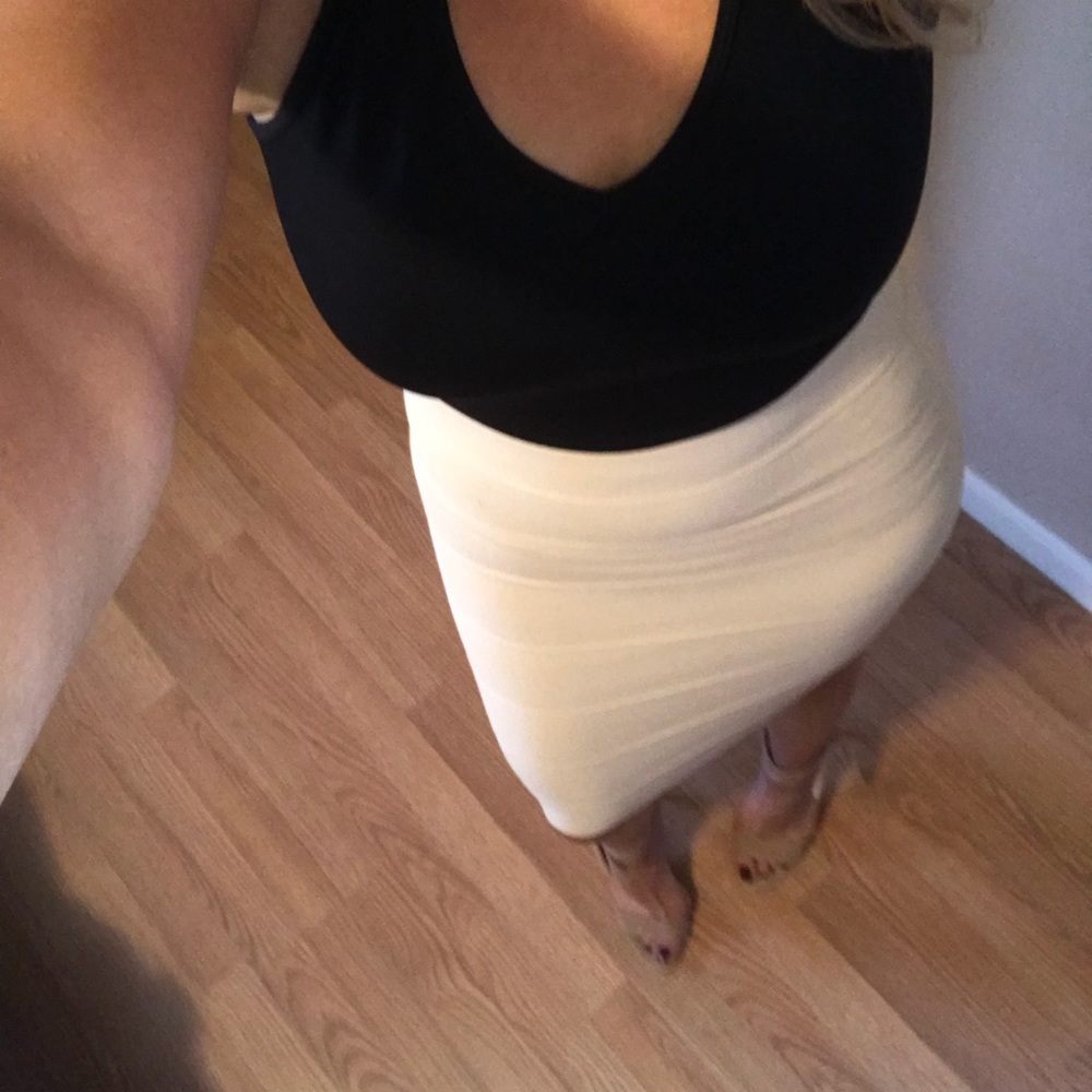 Last💕Host pick🌷Nude bandage skirt - Picture 11 of 13