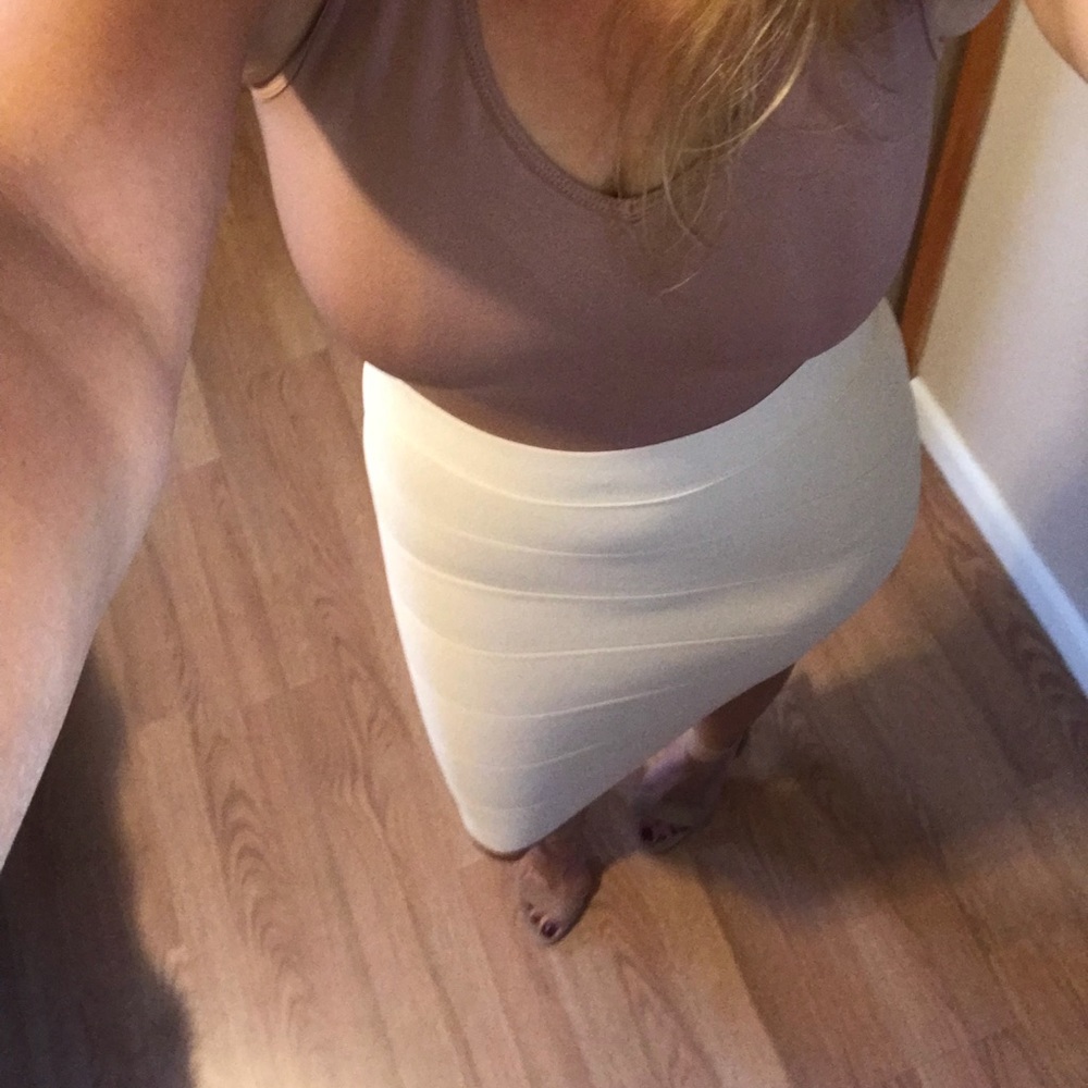Last💕Host pick🌷Nude bandage skirt - Picture 12 of 13