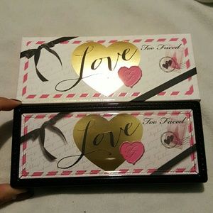 Too Faced Love eyeshadow pallet