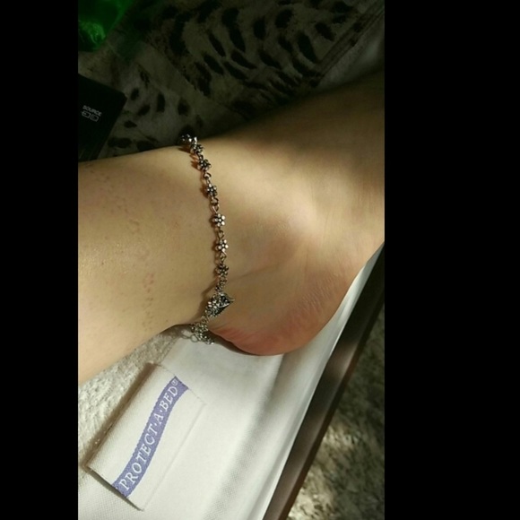 Tibetan Silver Hollow Plum Heart-Shaped Anklet - Picture 2 of 3