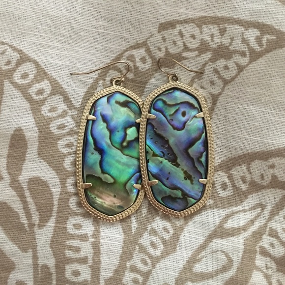 Kendra Scott Danielle Earrings!