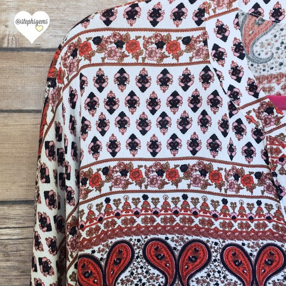 DOORBUSTER 🌟Floral Paisley Blouse - Picture 2 of 3