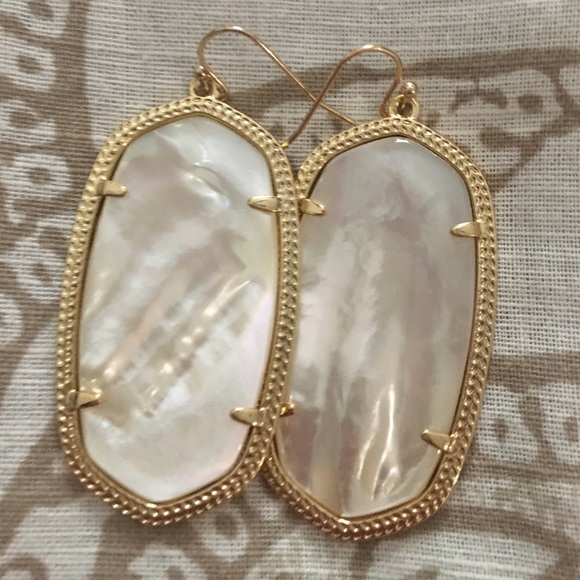Kendra Scott Danielle Earrings!!!