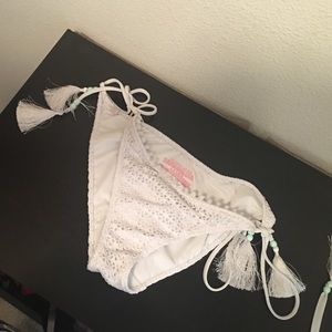 NEVER WORN.