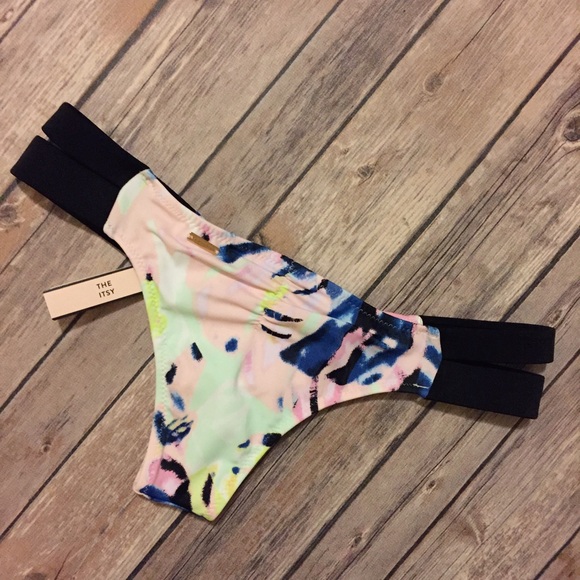 NWT VS Itsy XS