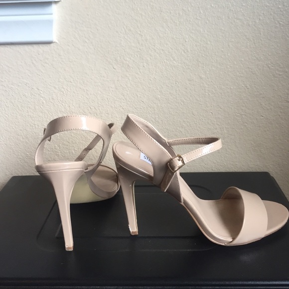 Beige Steve Madden heels
