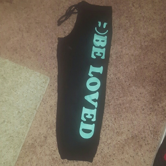 Cropped  *Be Loved* Sweats <3