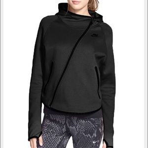 NEVER WORN. Black nike tech fleece.