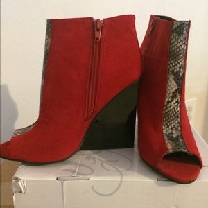 Red Faux Suede Snake print block booties. ❤️ 👠❤️