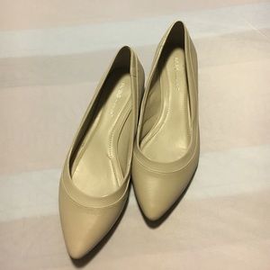 BCBG 9M Shoes in good used condition