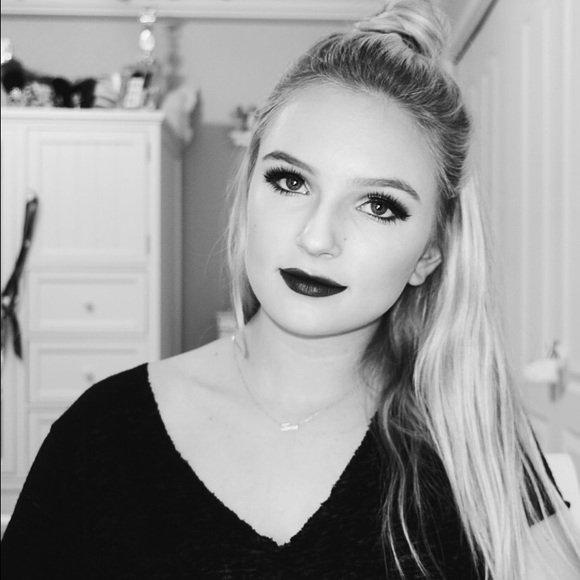 Meet your Posher, Kenzie