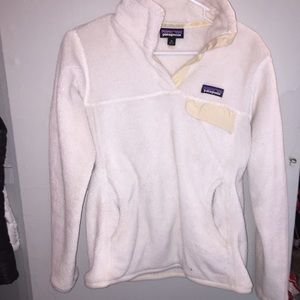 White/cream Patagonia fleece pullover