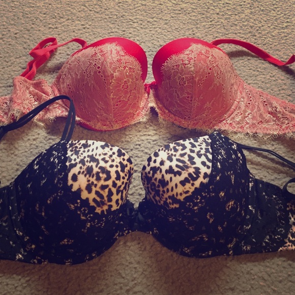Like new VS bras 34DD - Picture 1 of 2