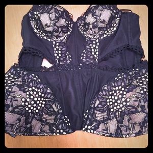 VS 34B lacy black corset