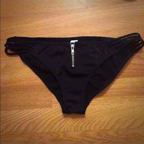 Caged bikini - Picture 4 of 4