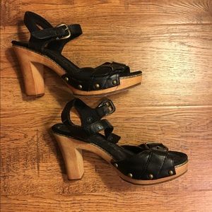 🔴PRICE DROP🔴Rocket Dog Black Leather & Wood Heel