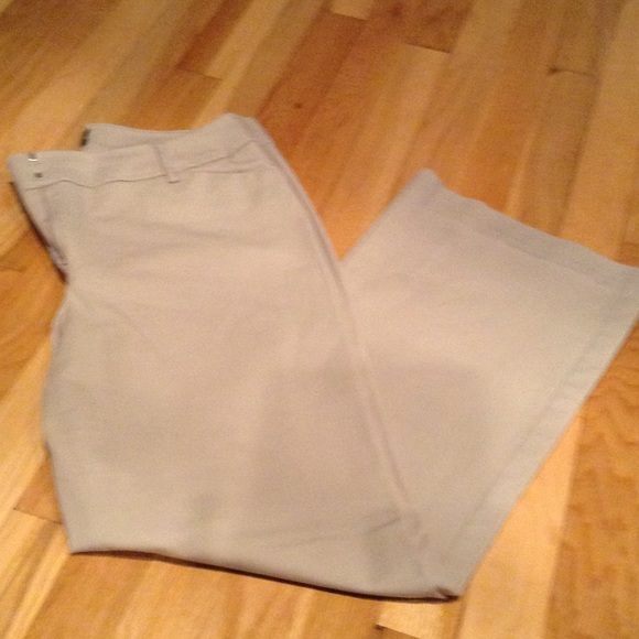 Khaki apt 9 dress pants