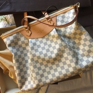 Additional pics LV - DO NOT BUY!!