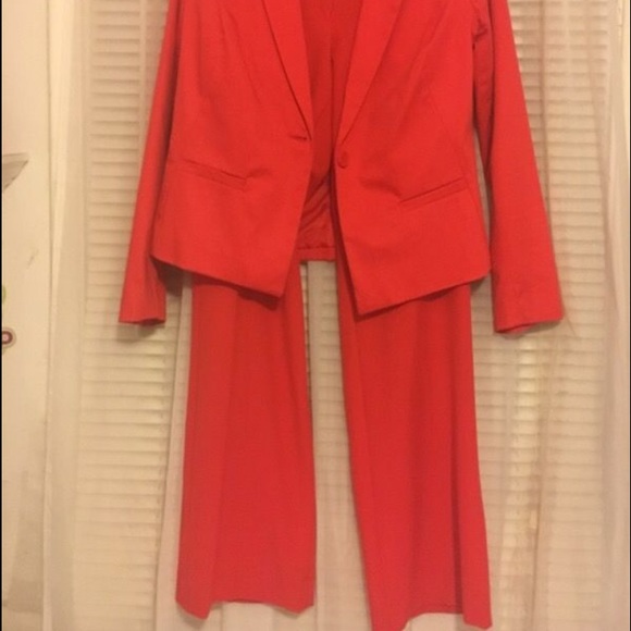 Women's pant suit