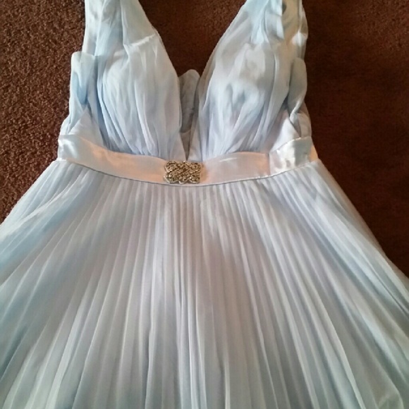 Dress - Picture 3 of 3