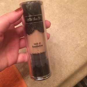 Kat Von D lock it foundation
