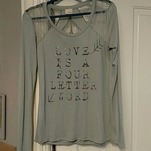 Day trip cute top with lace accents! - Picture 1 of 4