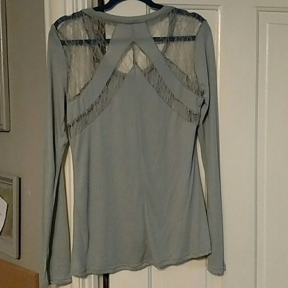 Day trip cute top with lace accents! - Picture 3 of 4