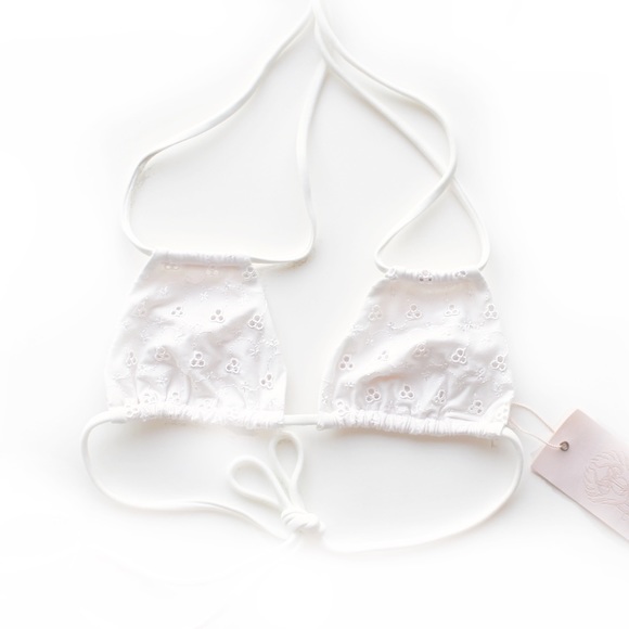 #HAHT Tisty eyelet top