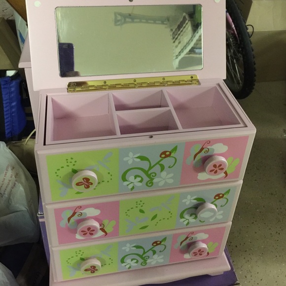 Adorable jewelry box! With mirror on inside! - Picture 2 of 4