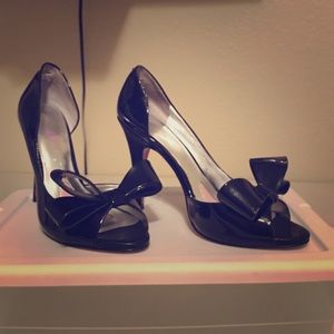 Paris Hilton patent leather 🎀 stiletto pump