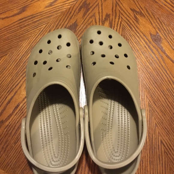 Men's crocs