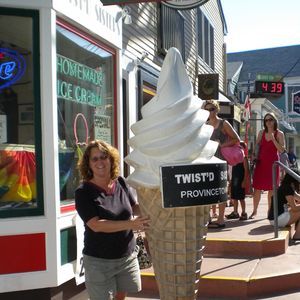 Meet your Posher, Kimberly mills