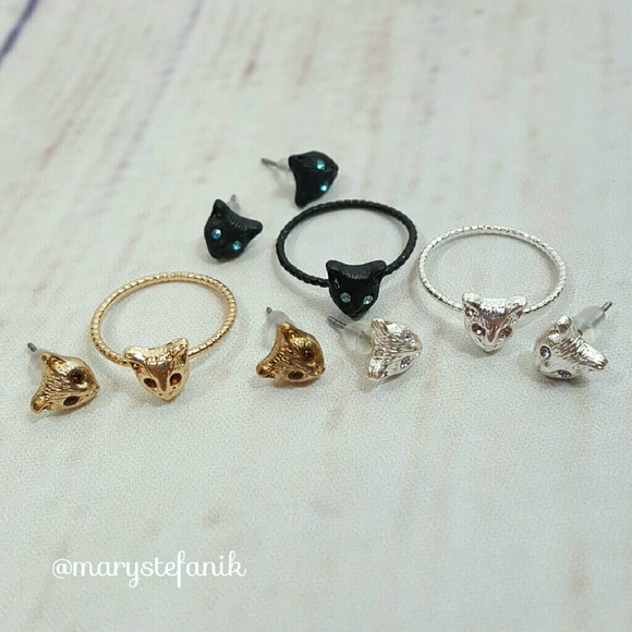 ๐ฑ NWT Gold Cat Face Stud Earrings - Picture 3 of 3