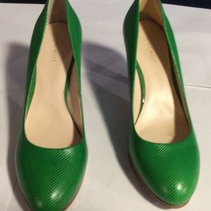 Size 8 1/2 Nine West heels