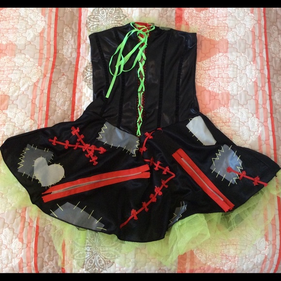 The bride of Frankenstein costume 👻