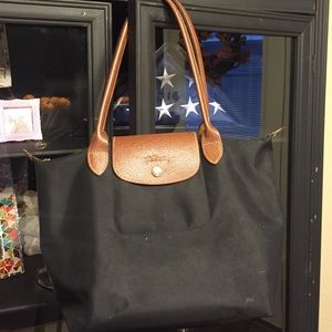 Long champ medium black bag