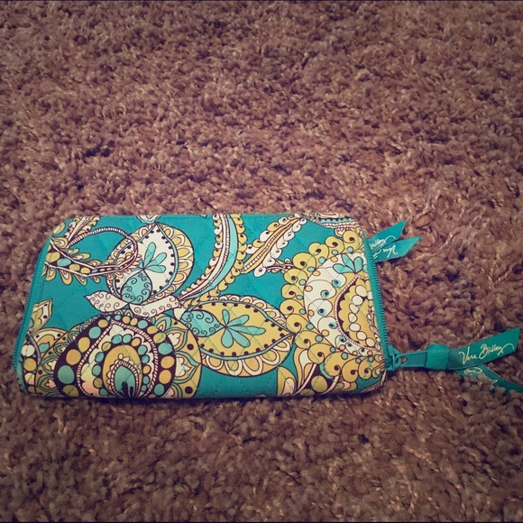 🌸Vera Bradley Med Card Case Wristlet🌸 - Picture 1 of 3