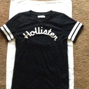 Black Hollister athletic tee