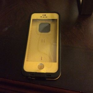 iPhone 5/5s lifeproof case
