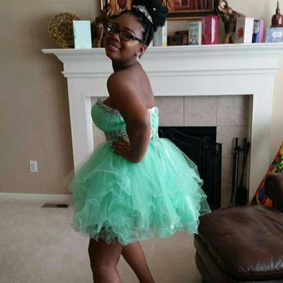 Dress - Picture 3 of 4